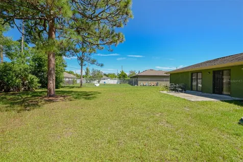 2565 SE Dogwood Avenue Port St Lucie FL 34952