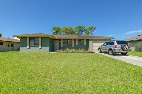 2565 SE Dogwood Avenue Port St Lucie FL 34952