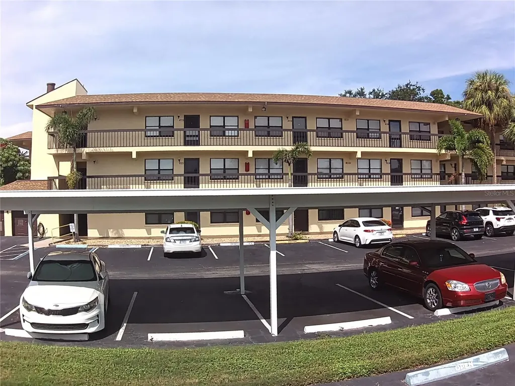 305 30th Avenue W Bradenton FL 34205