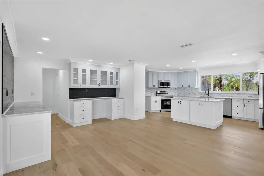 514 Windward Passage Clearwater Beach FL 33767