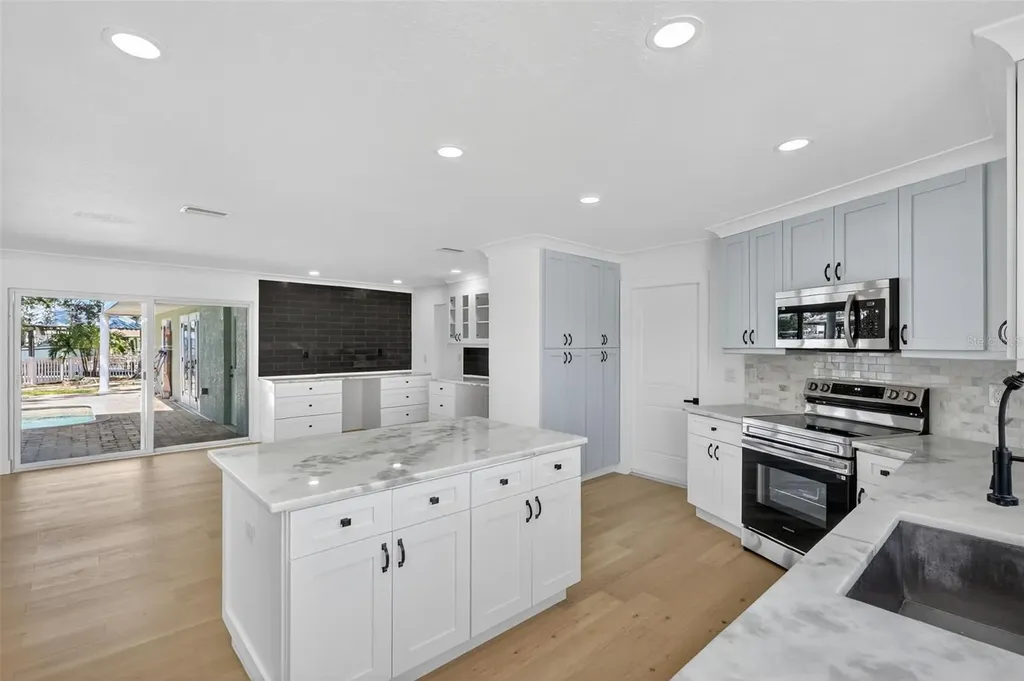 514 Windward Passage Clearwater Beach FL 33767