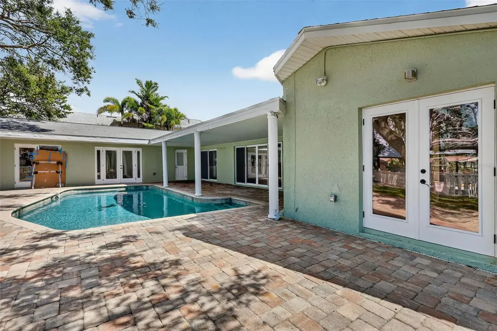 514 Windward Passage Clearwater Beach FL 33767