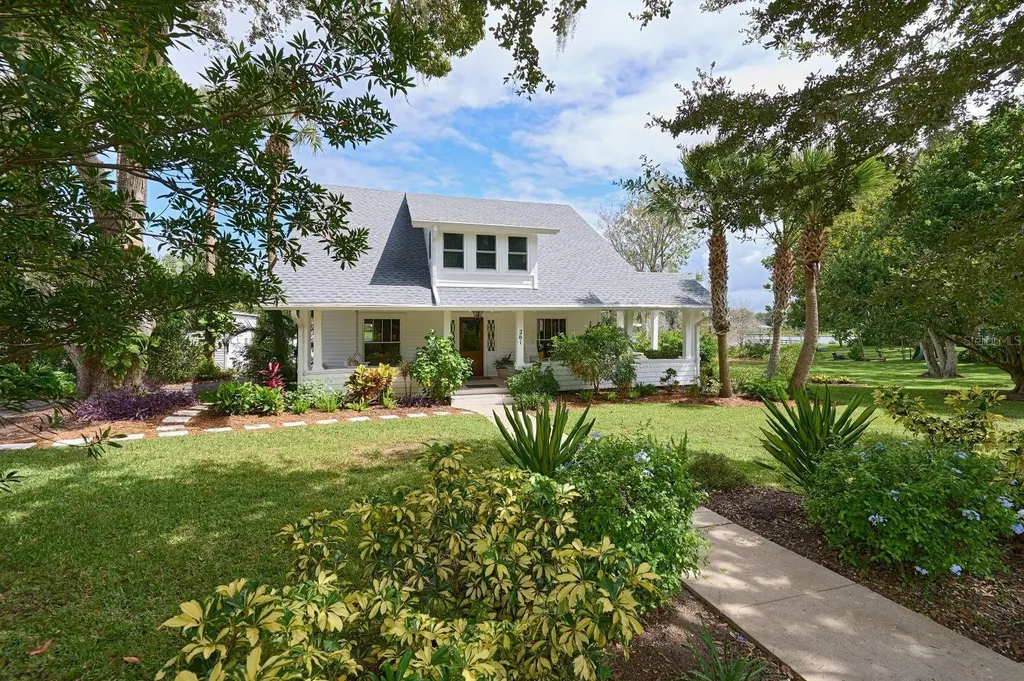 261 N Lakeview Drive Lake Helen FL 32744