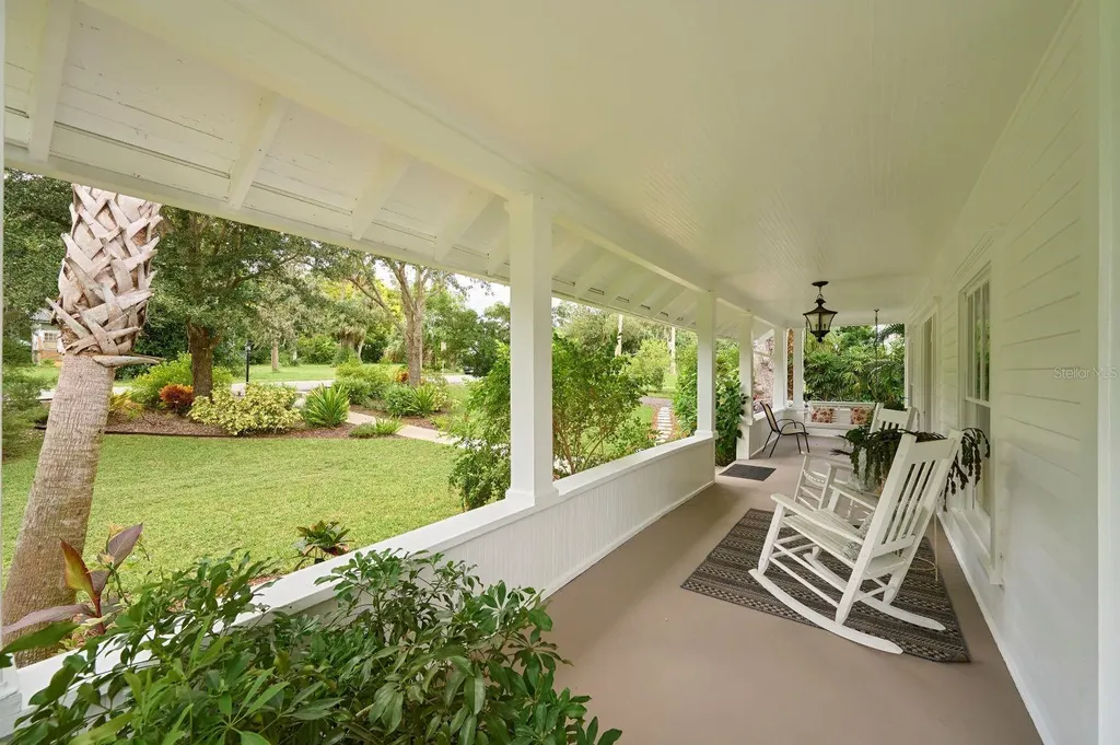 261 N Lakeview Drive Lake Helen FL 32744