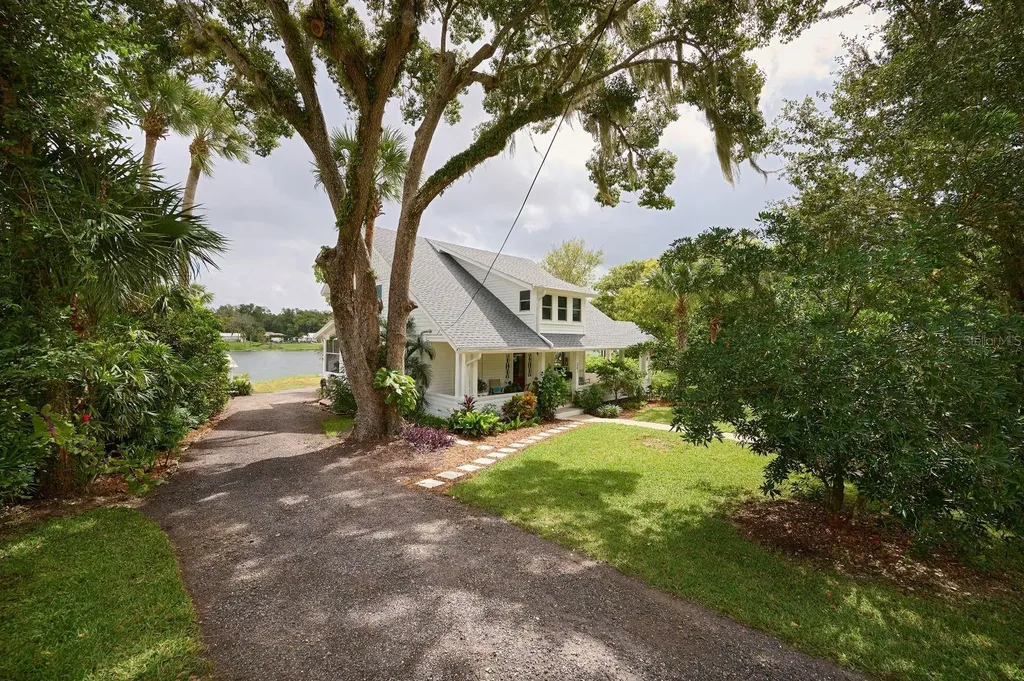 261 N Lakeview Drive Lake Helen FL 32744