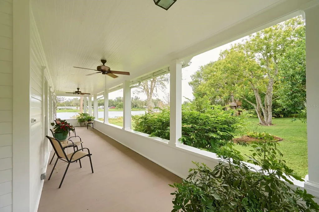 261 N Lakeview Drive Lake Helen FL 32744