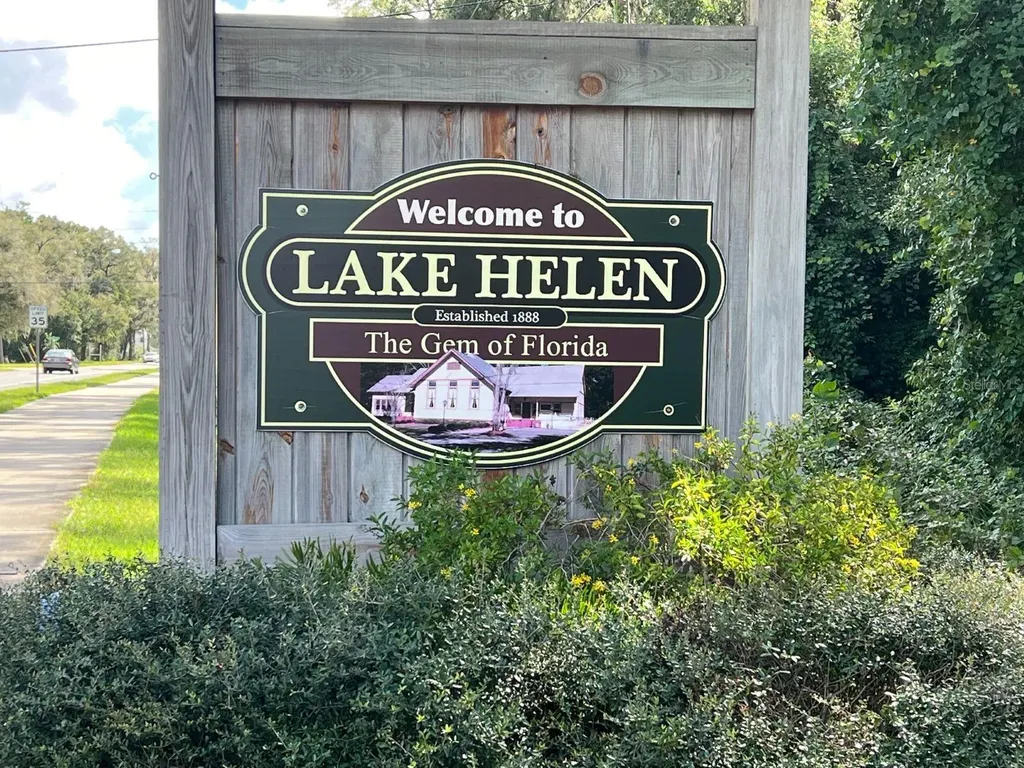 261 N Lakeview Drive Lake Helen FL 32744