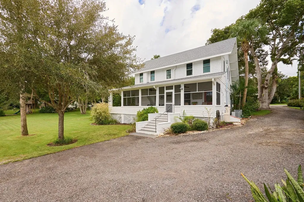 261 N Lakeview Drive Lake Helen FL 32744