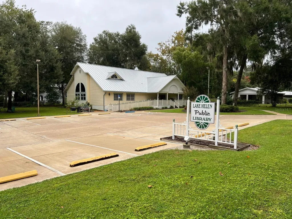 261 N Lakeview Drive Lake Helen FL 32744