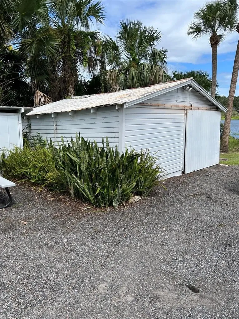 261 N Lakeview Drive Lake Helen FL 32744