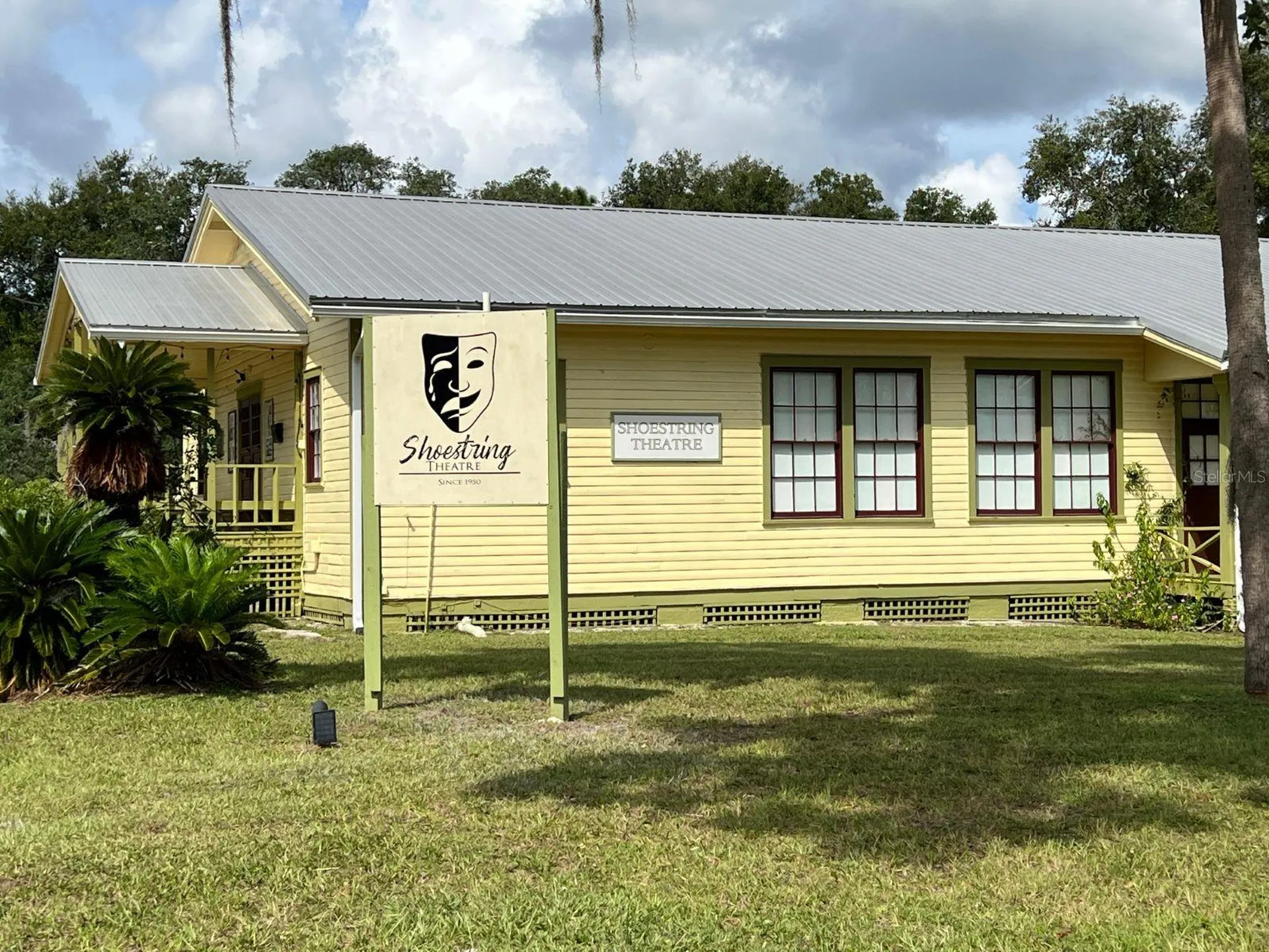 261 N Lakeview Drive Lake Helen FL 32744