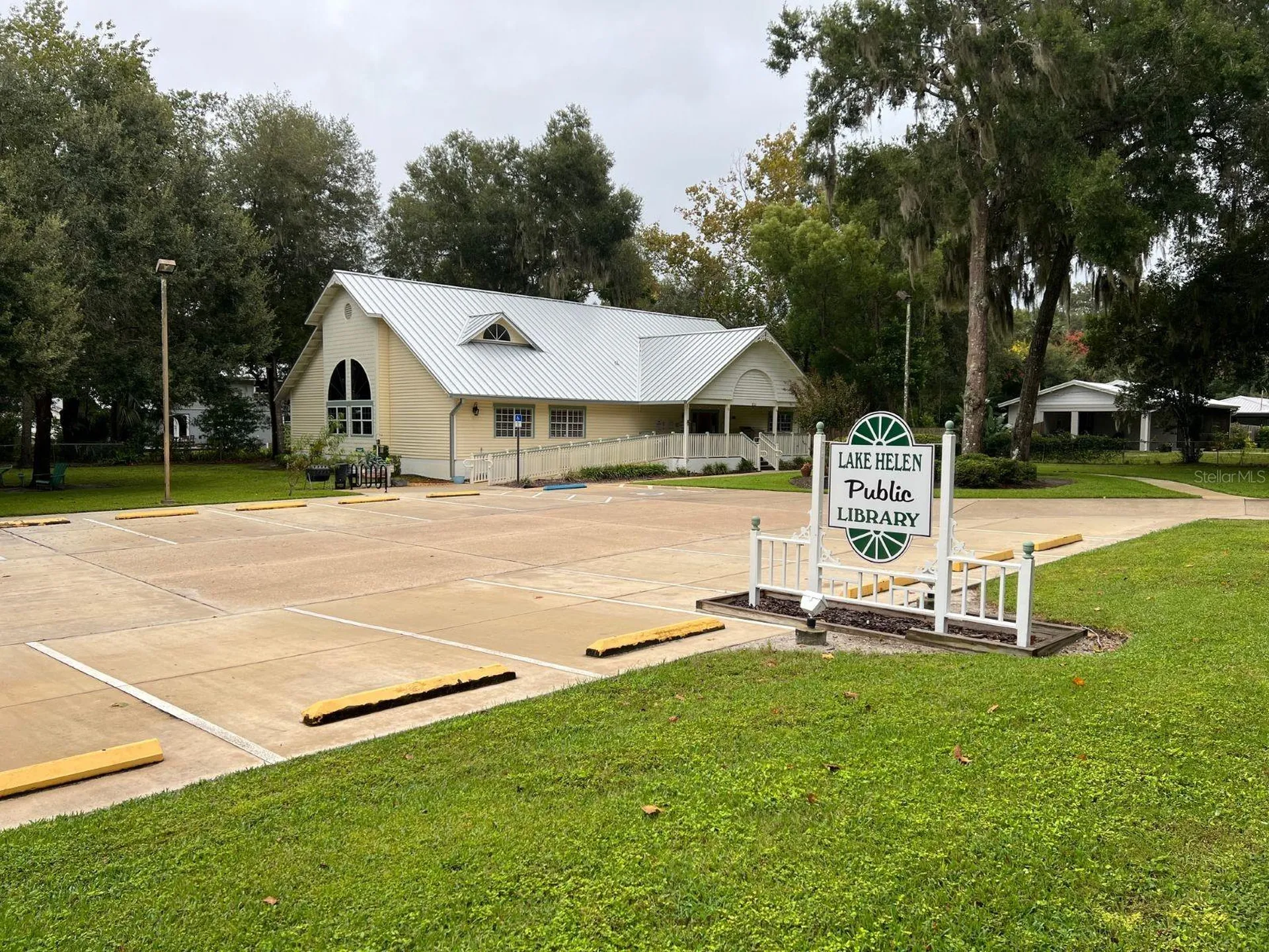 261 N Lakeview Drive Lake Helen FL 32744