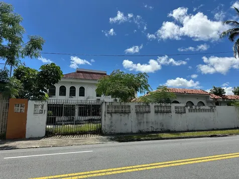 5 Calle 519 Qb6 Urbanización Country Club Carolina PR 00982