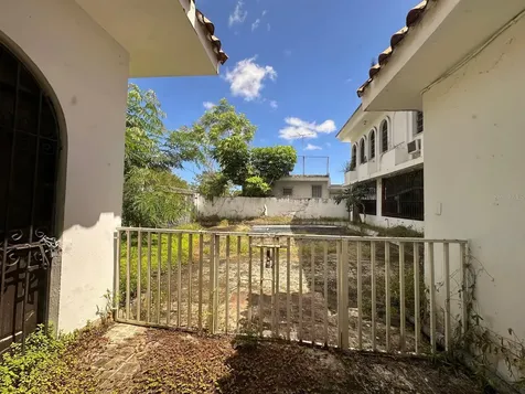 5 Calle 519 Qb6 Urbanización Country Club Carolina PR 00982