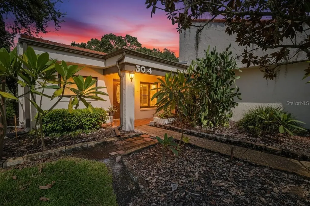 304 Valencia Court N Plant City FL 33566