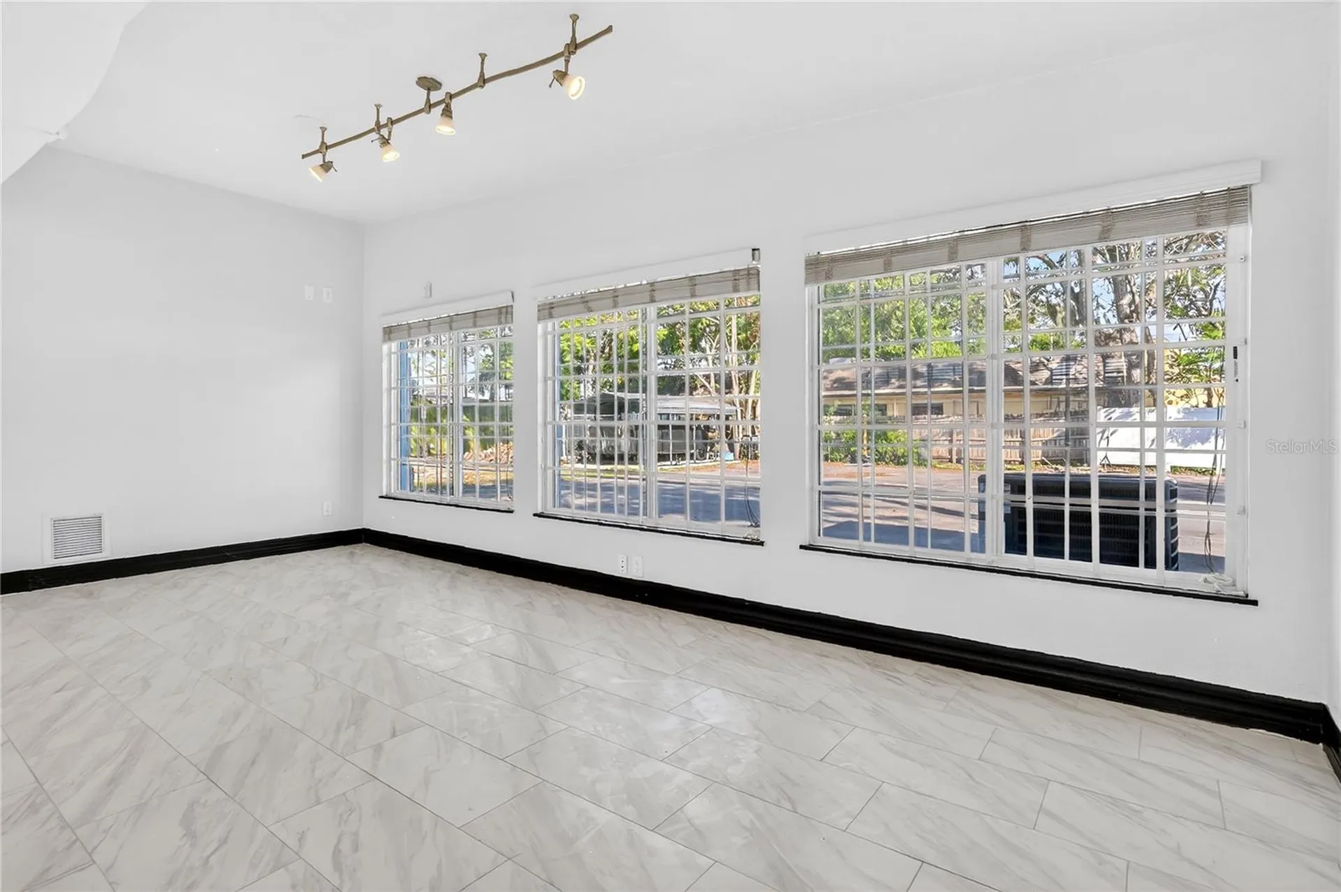 319 Dillon Circle Orlando FL 32822