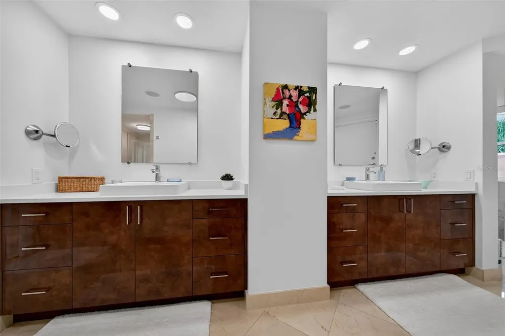 1330 Main Street Sarasota FL 34236