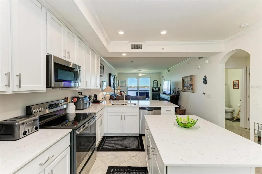 1010 Tidewater Shores Loop Bradenton FL 34208