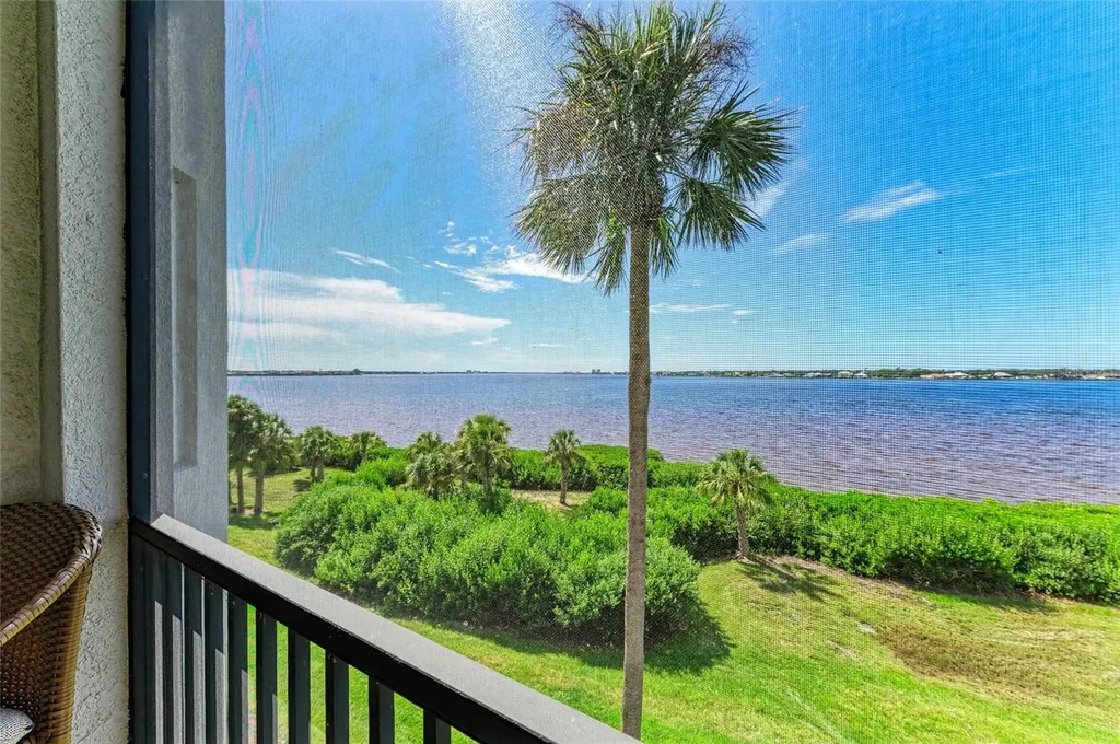 1010 Tidewater Shores Loop Bradenton FL 34208