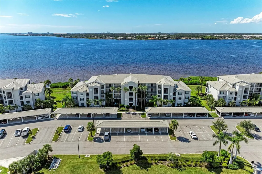 1010 Tidewater Shores Loop Bradenton FL 34208
