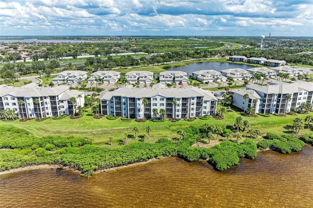 1010 Tidewater Shores Loop Bradenton FL 34208