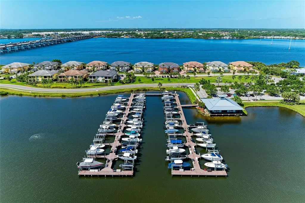 1010 Tidewater Shores Loop Bradenton FL 34208