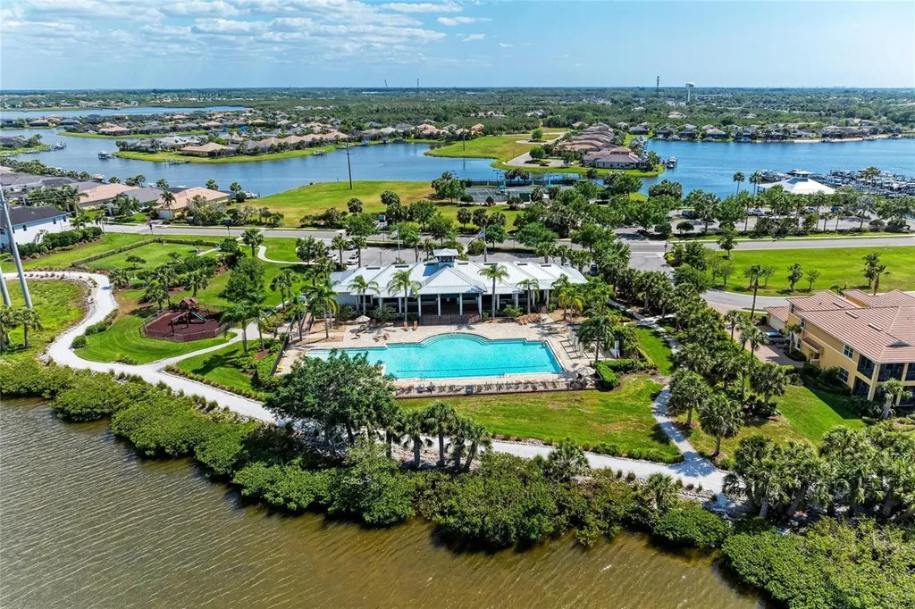 1010 Tidewater Shores Loop Bradenton FL 34208