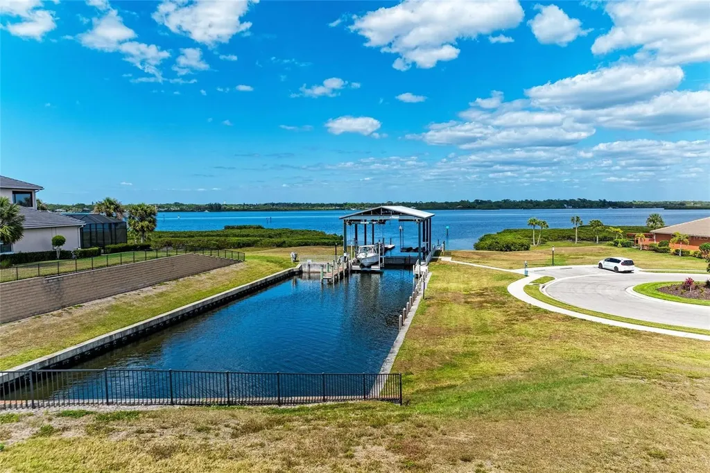 1010 Tidewater Shores Loop Bradenton FL 34208