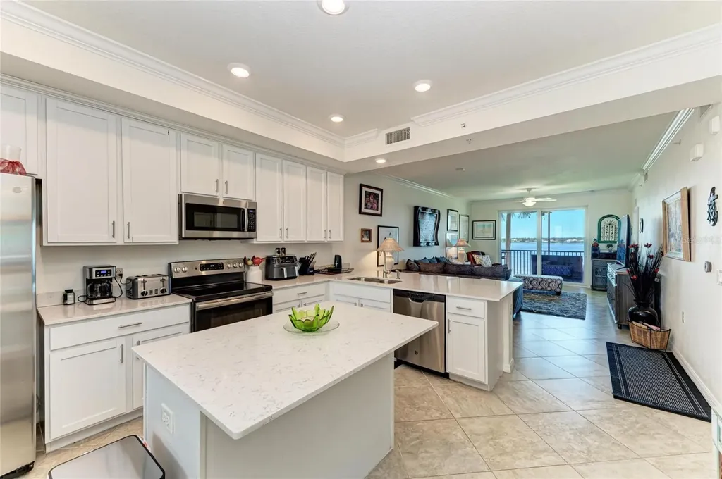 1010 Tidewater Shores Loop Bradenton FL 34208