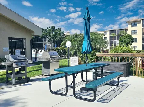 390 301 Boulevard W Bradenton FL 34205