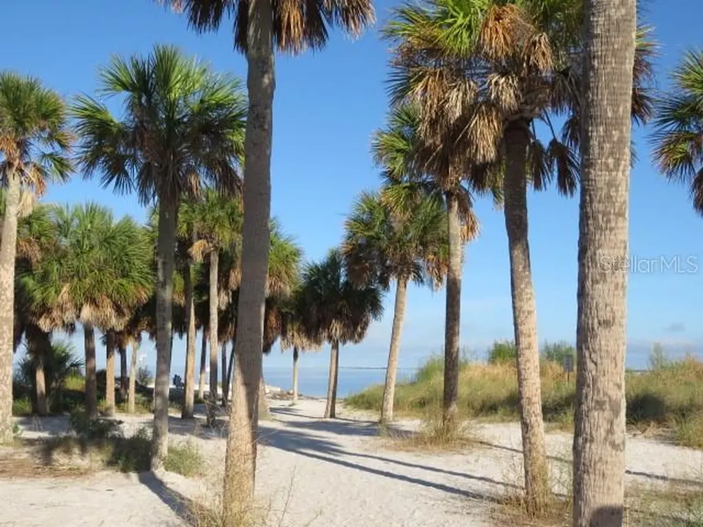 995 Spinnaker Court Tarpon Springs FL 34689