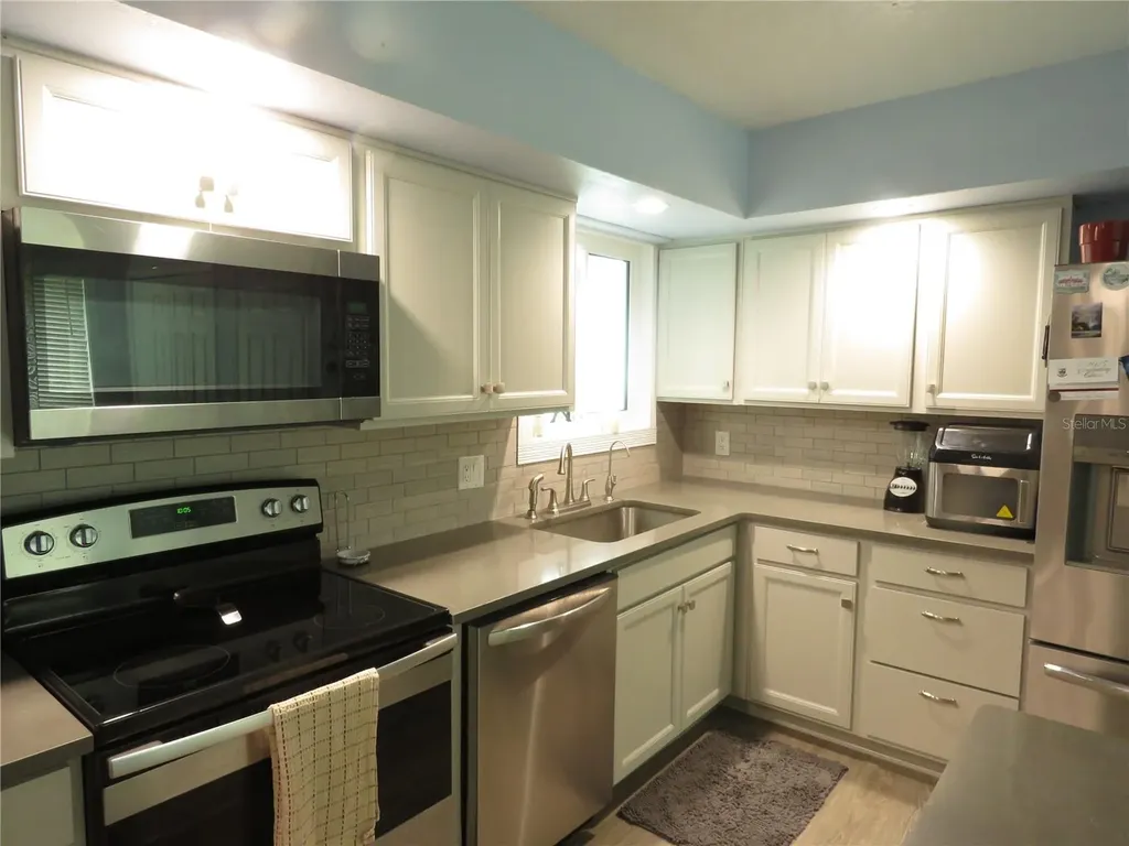 995 Spinnaker Court Tarpon Springs FL 34689