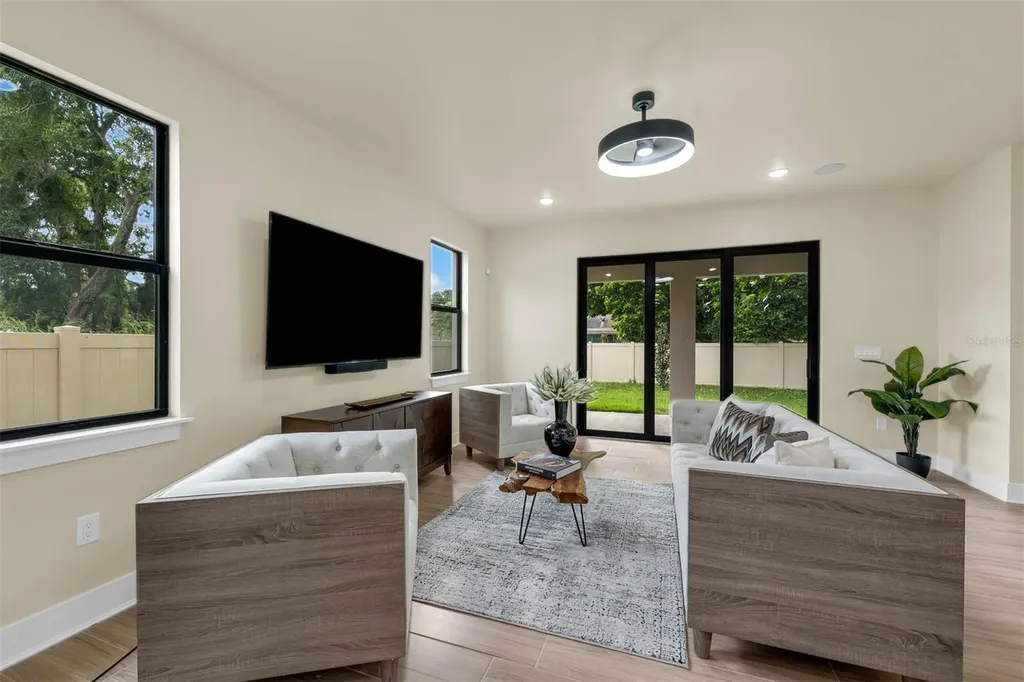 1910 Cloverlawn Avenue Orlando FL 32806