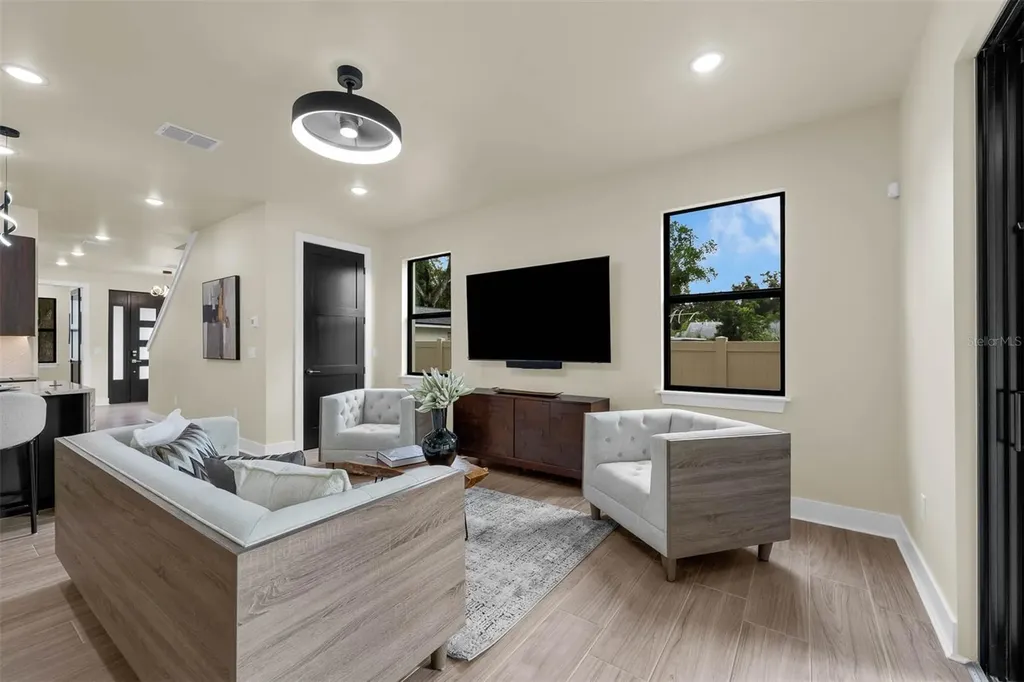 1910 Cloverlawn Avenue Orlando FL 32806
