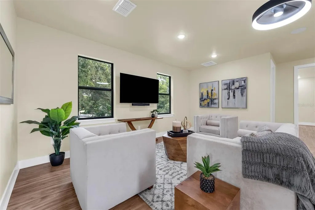 1910 Cloverlawn Avenue Orlando FL 32806