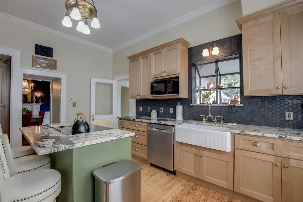101 Read Street Tarpon Springs FL 34689
