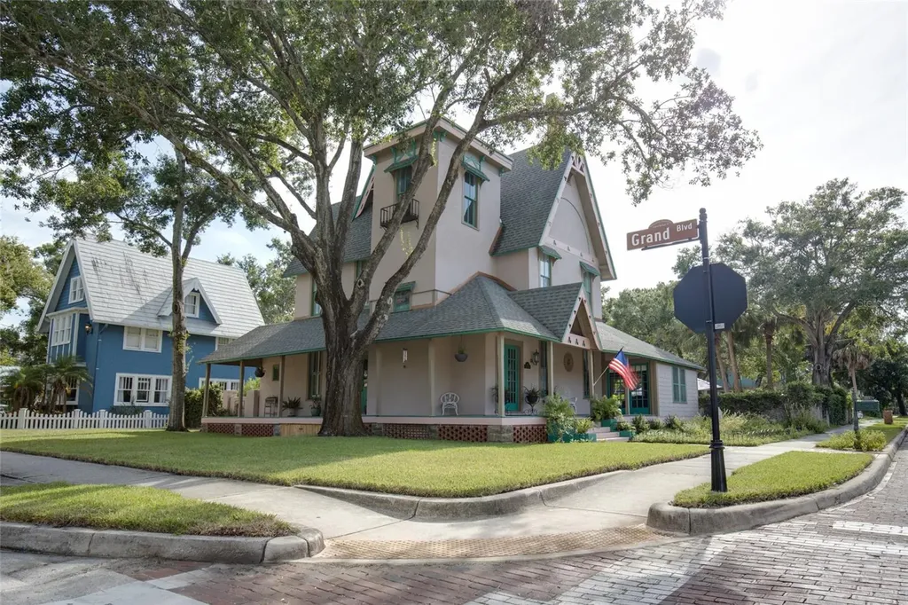 101 Read Street Tarpon Springs FL 34689