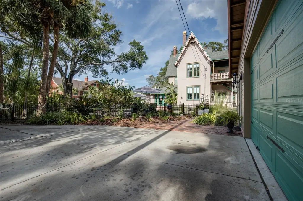 101 Read Street Tarpon Springs FL 34689