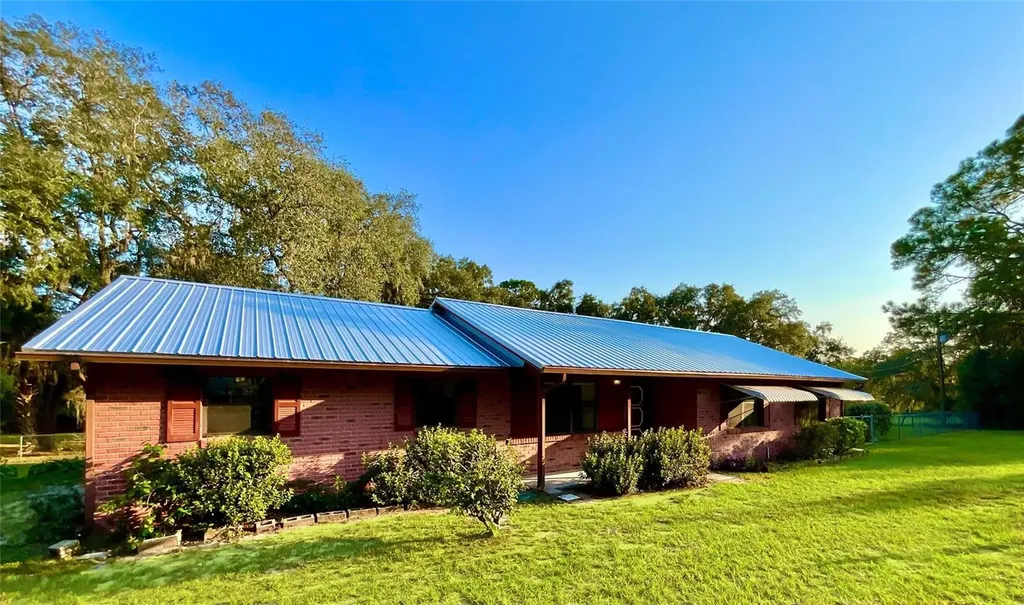 137 Oak Circle Interlachen FL 32148