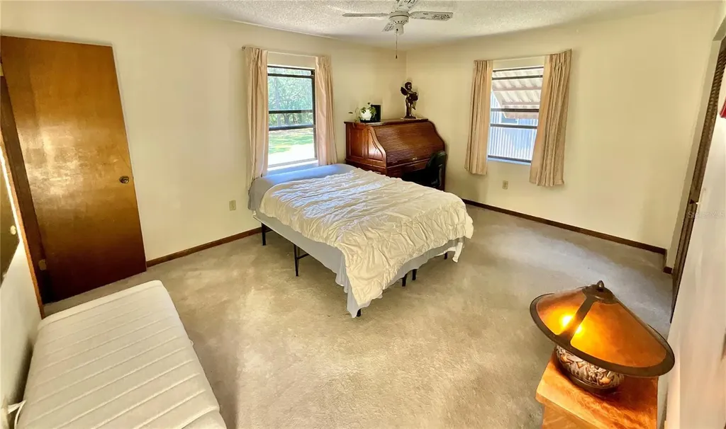 137 Oak Circle Interlachen FL 32148