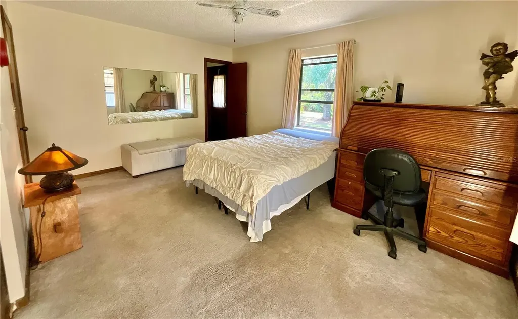 137 Oak Circle Interlachen FL 32148