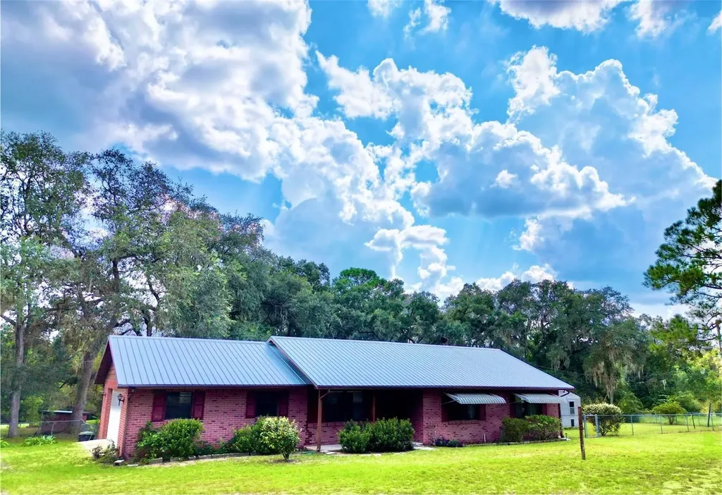 137 Oak Circle Interlachen FL 32148
