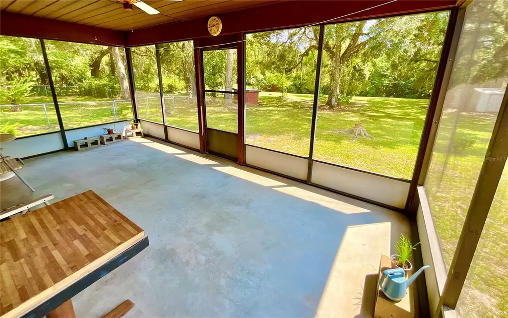 137 Oak Circle Interlachen FL 32148
