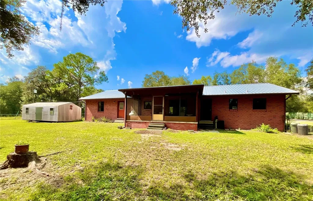 137 Oak Circle Interlachen FL 32148