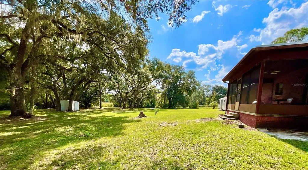 137 Oak Circle Interlachen FL 32148