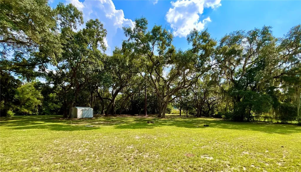 137 Oak Circle Interlachen FL 32148