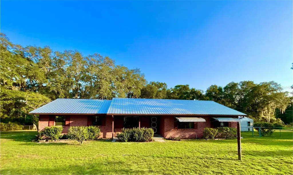 137 Oak Circle Interlachen FL 32148
