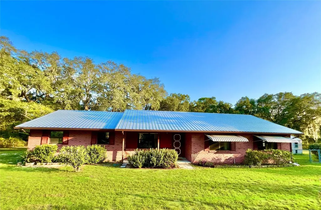 137 Oak Circle Interlachen FL 32148