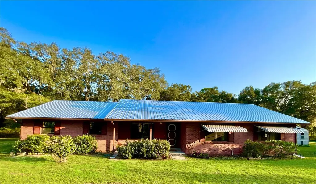 137 Oak Circle Interlachen FL 32148