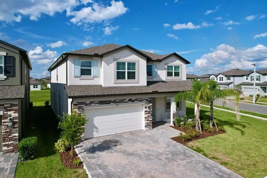2450 Sunny Pebble Loop Zephyrhills FL 33540